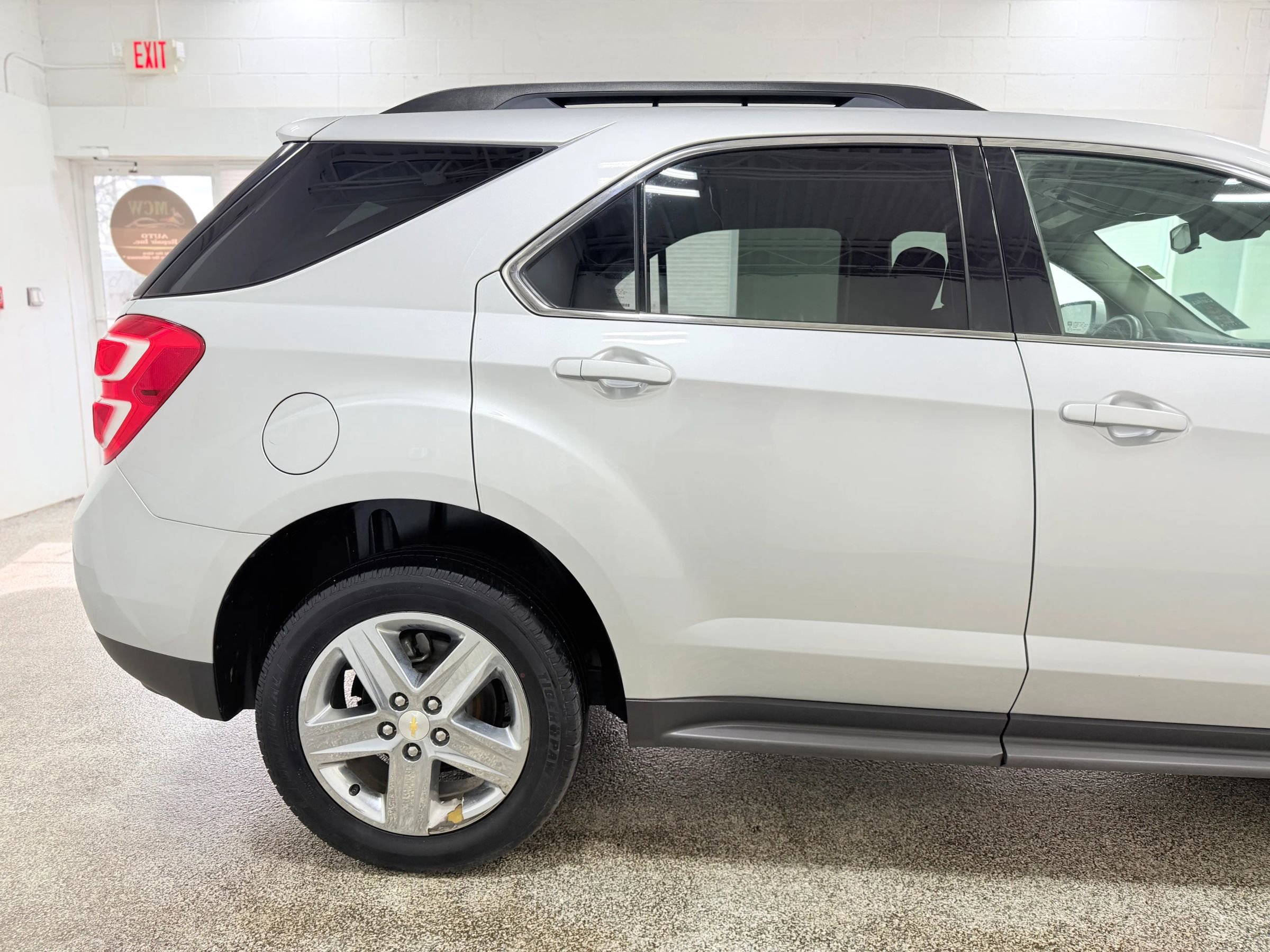 Used 2016 Chevrolet Equinox LT w/ Convenience Package image 9
