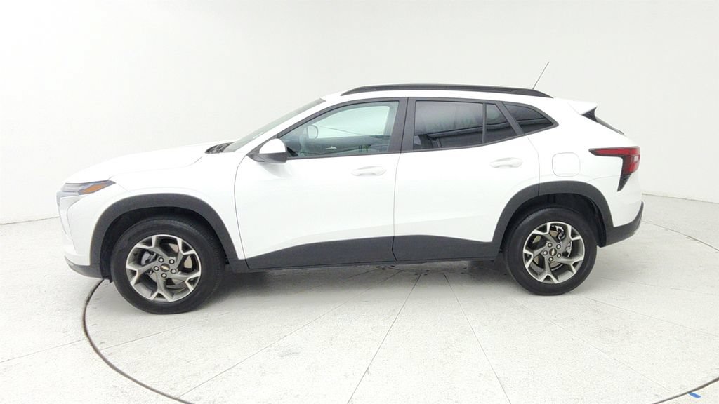 Certified 2025 Chevrolet Trax LT FWD image 4
