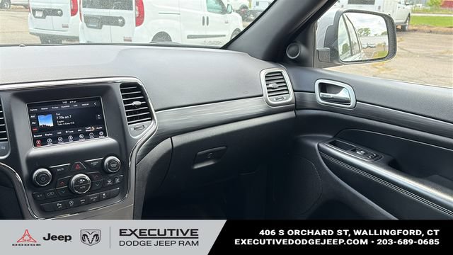 Used 2021 Jeep Grand Cherokee Laredo AWD/4WD image 23