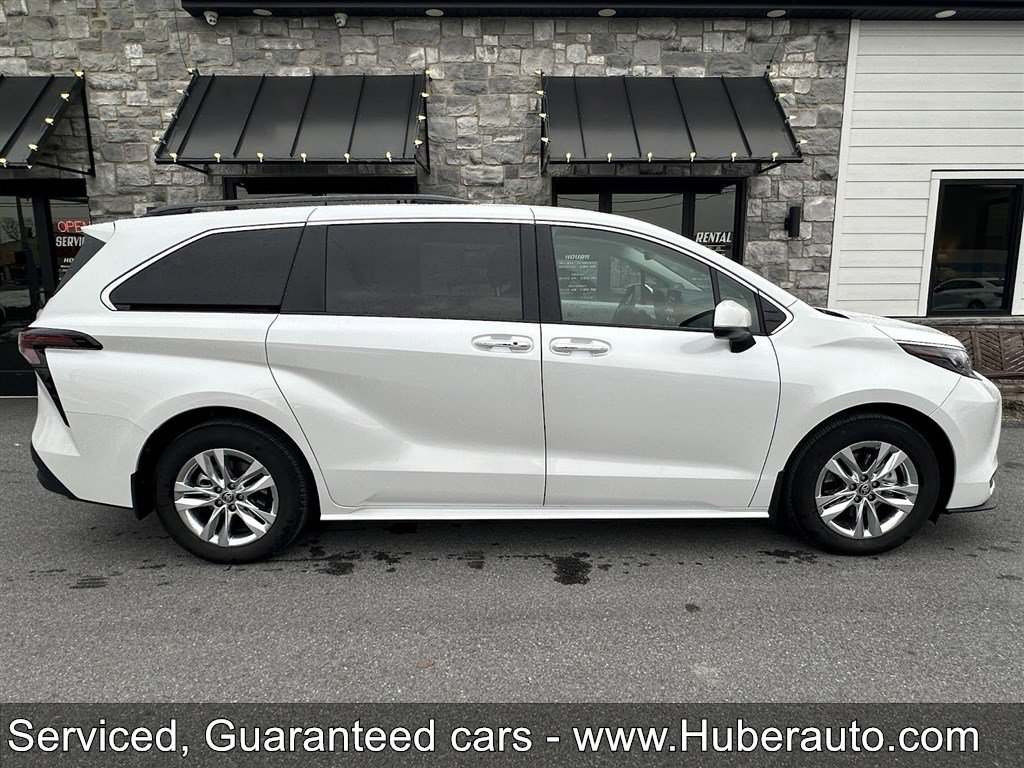 Used 2025 Toyota Sienna XLE w/ XLE Plus Package image 4