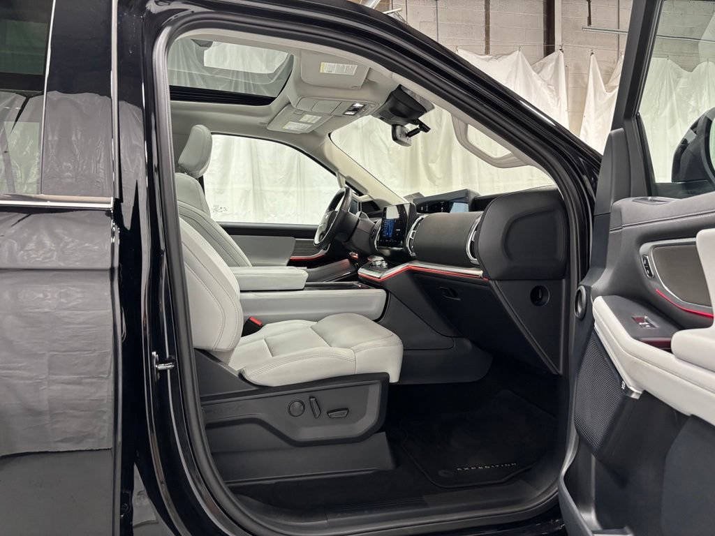 Used 2025 Ford Expedition Platinum AWD/4WD image 59