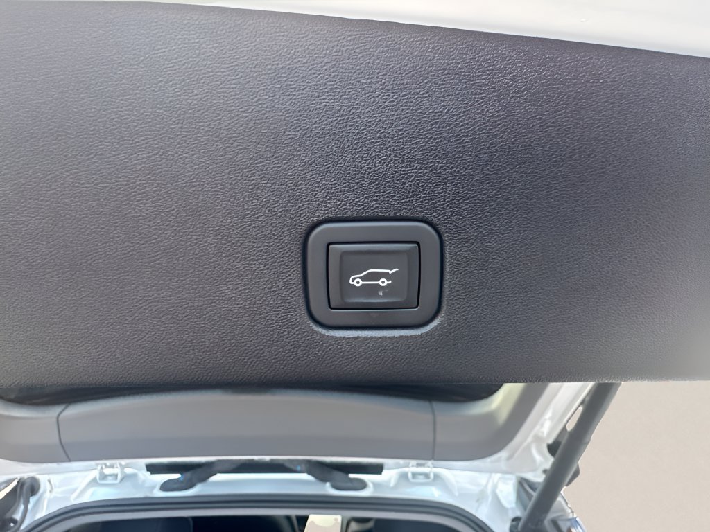 Used 2025 Cadillac Optiq Luxury 2 w/ LPO, Floor Liner Package AWD/4WD image 11