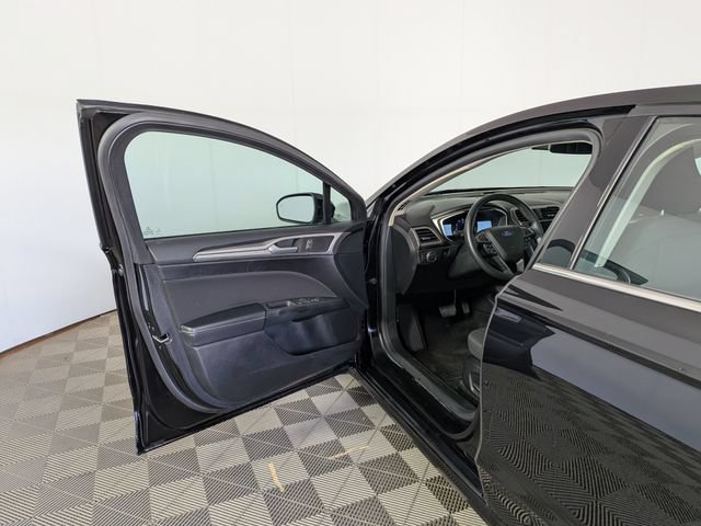 Used 2019 Ford Fusion SE FWD image 10