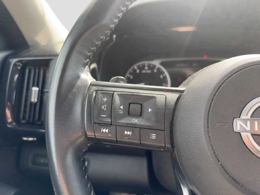 Used 2024 Nissan Pathfinder SV AWD/4WD image 11