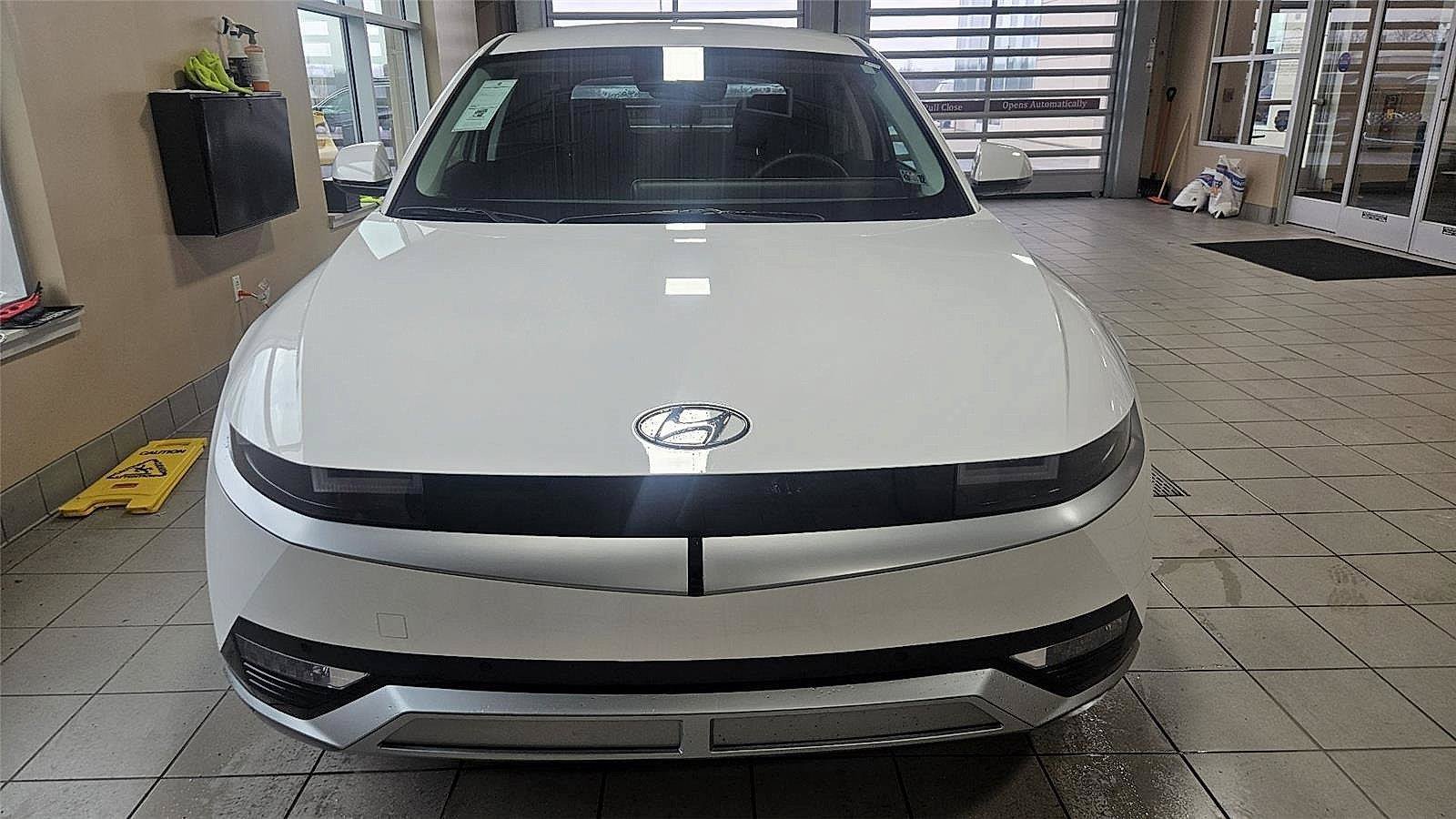 Used 2024 Hyundai Ioniq 5 SEL AWD/4WD image 2