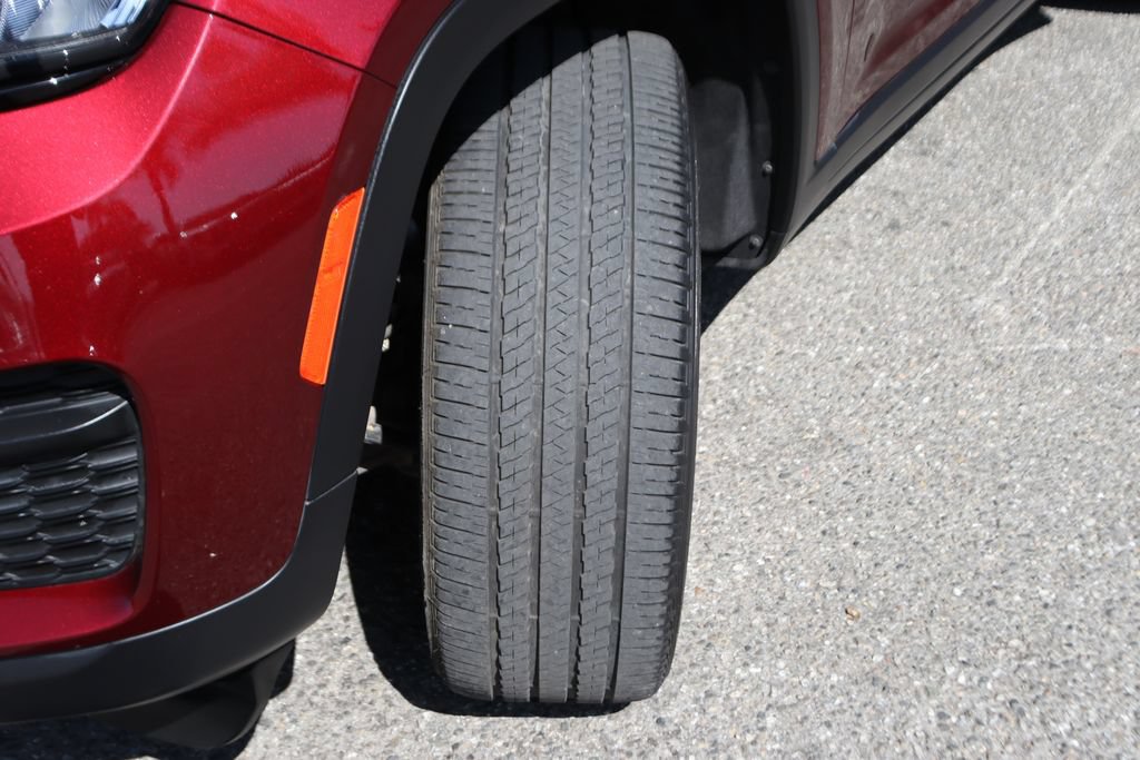 Used 2024 Jeep Grand Cherokee Altitude RWD image 44