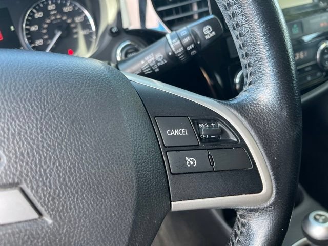 Used 2014 Mitsubishi Outlander SE AWD/4WD image 24