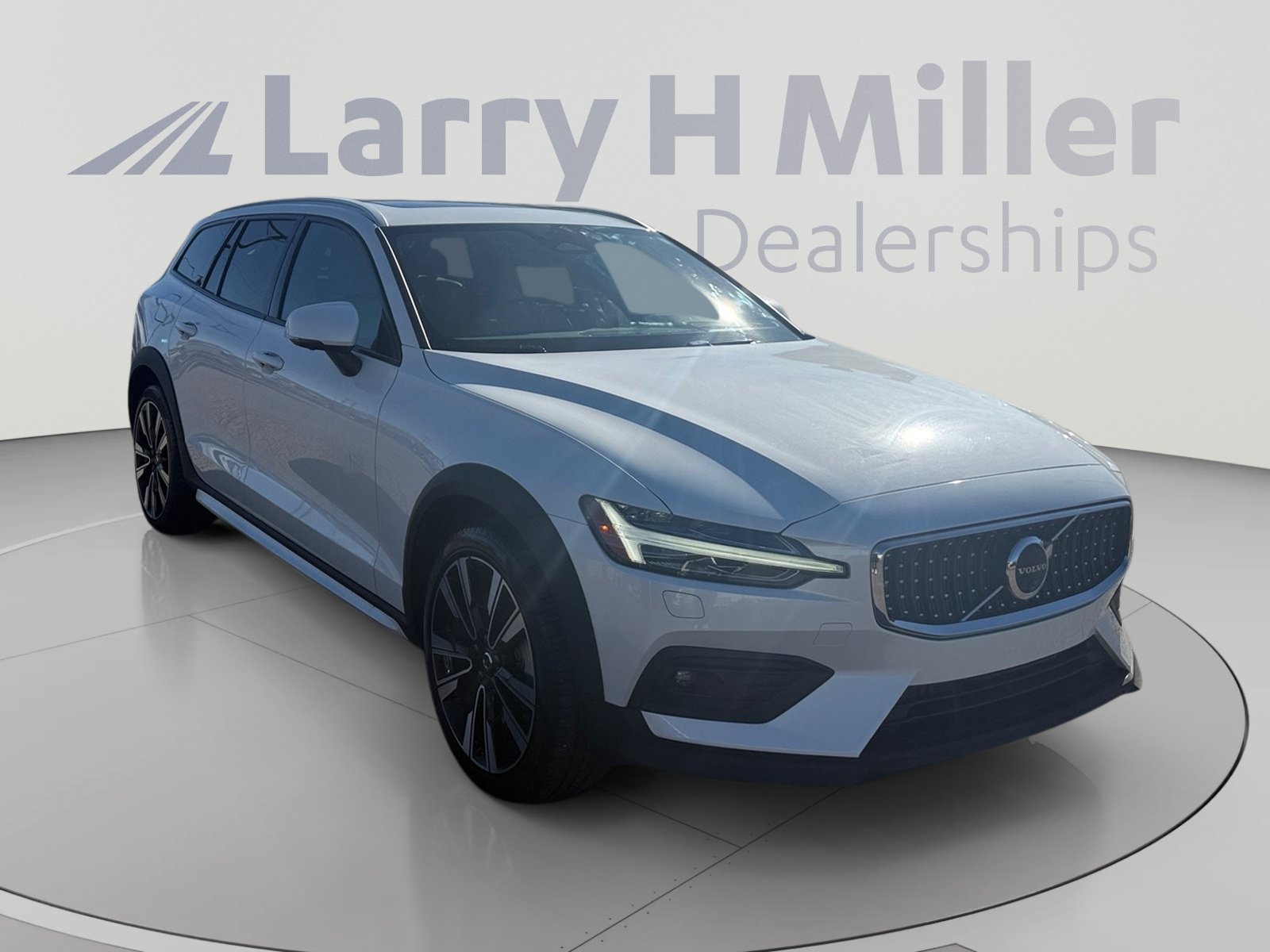 Used 2025 Volvo V60 B5 Cross Country Ultra AWD/4WD image 7
