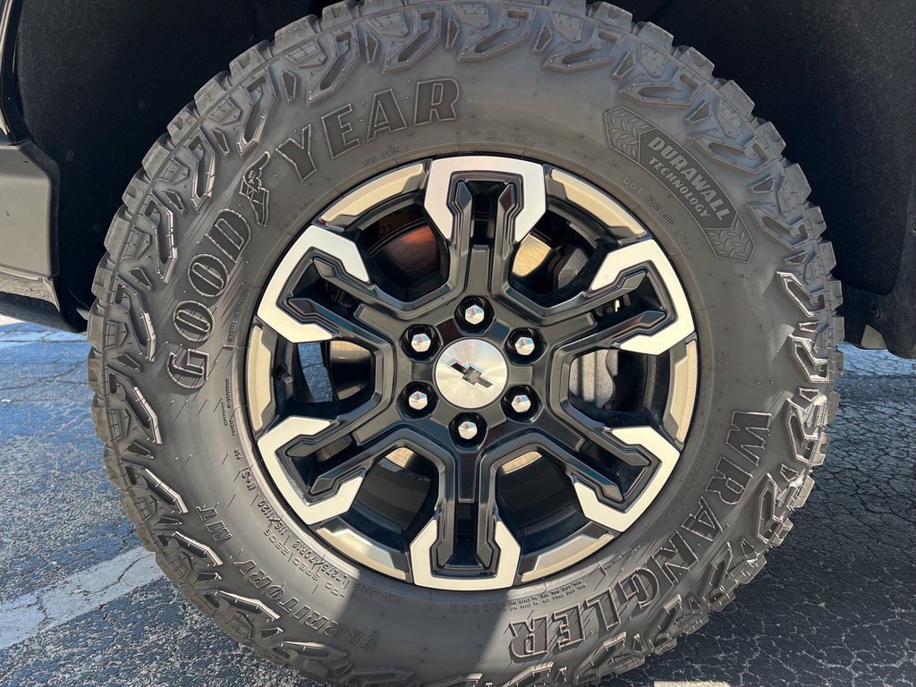 Used 2025 Chevrolet Silverado 1500 ZR2 AWD/4WD image 28