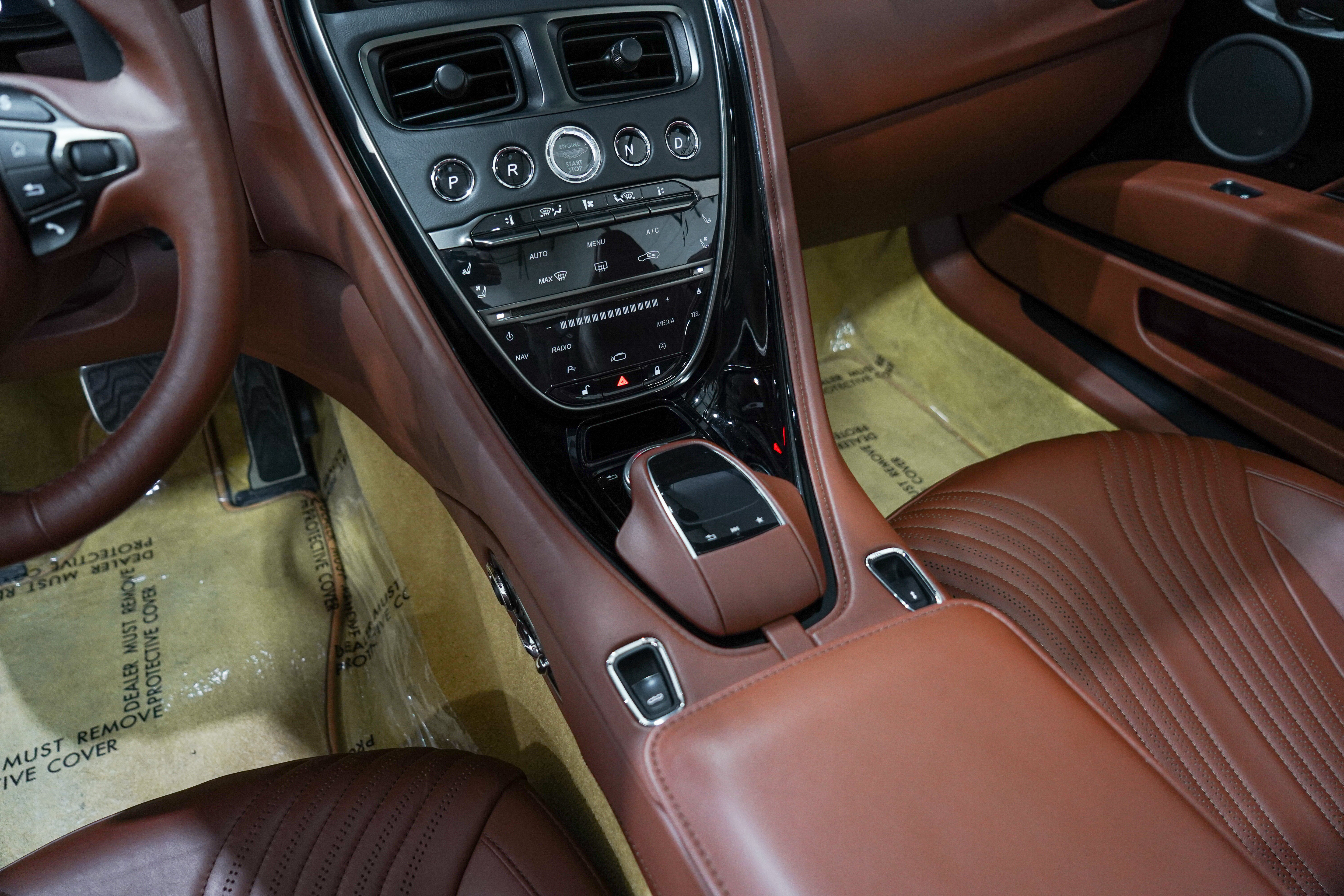 Used 2020 Aston Martin DB11 Volante RWD image 13