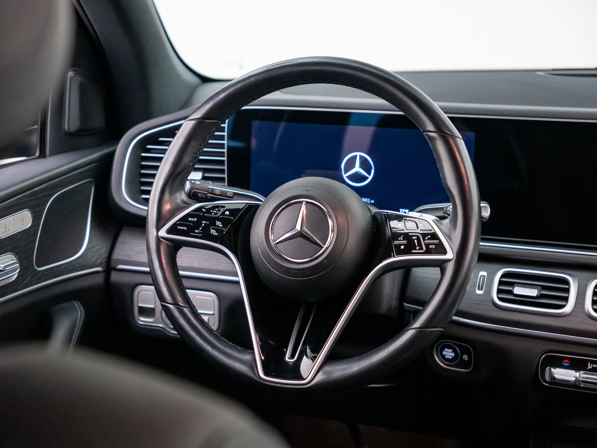 Used 2024 Mercedes-Benz GLE 350 4MATIC w/ Winter Package image 11