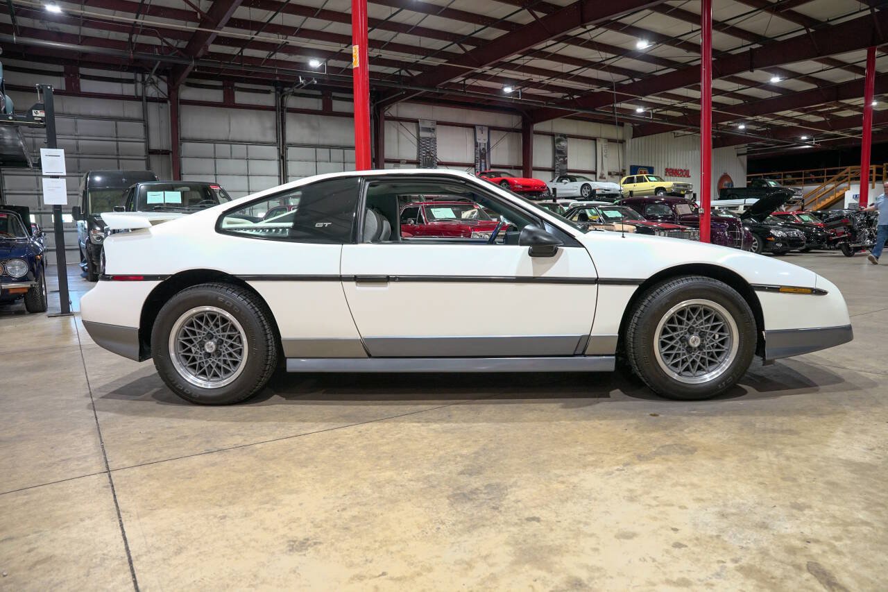 Used 1987 Pontiac Fiero GT RWD image 10