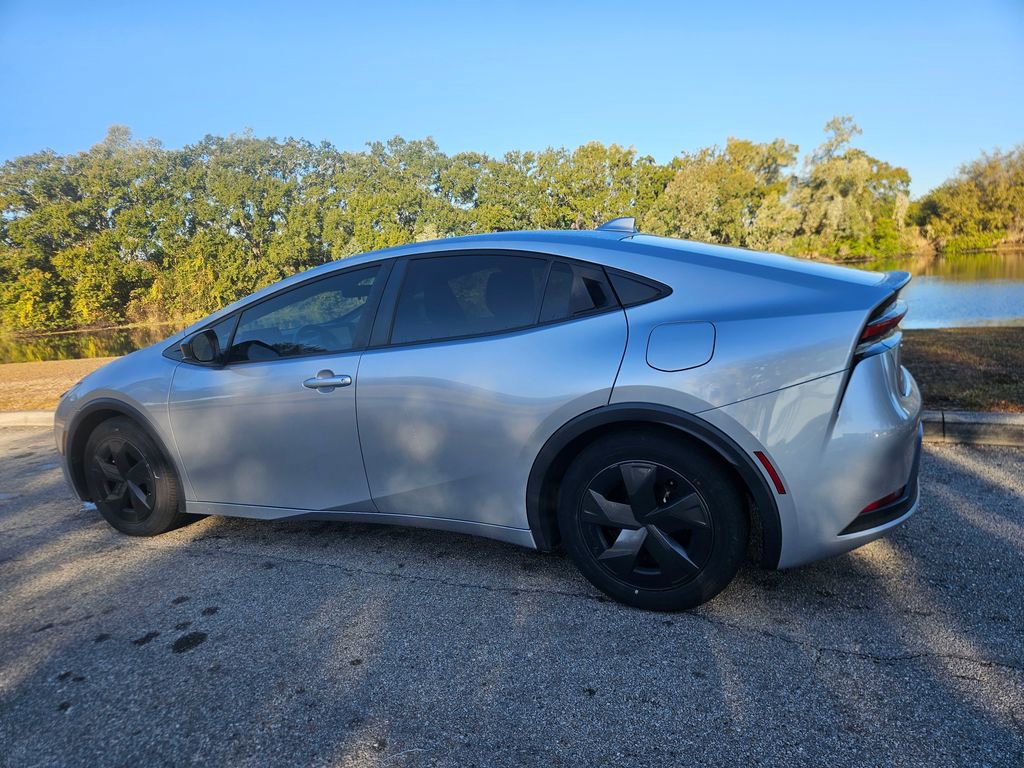 Used 2023 Toyota Prius LE image 3