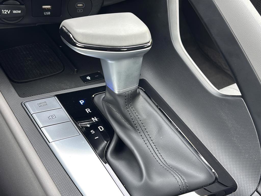 Used 2025 Hyundai Elantra Sport FWD image 29