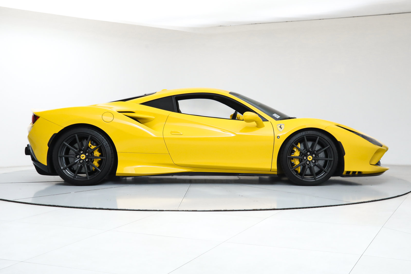Certified 2022 Ferrari F8 Tributo RWD image 10
