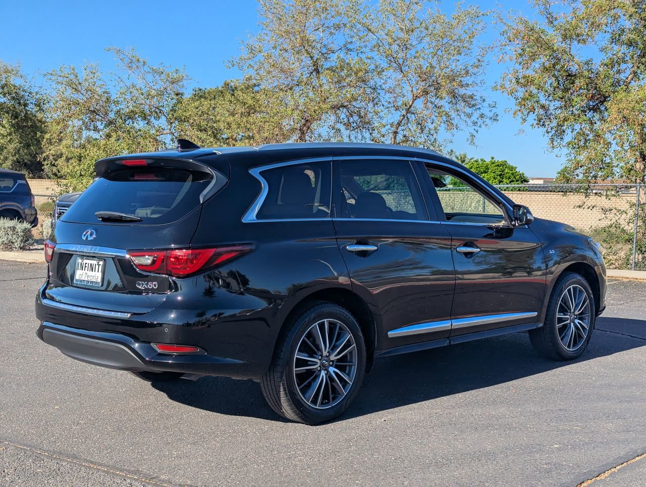 Used 2019 INFINITI QX60 Luxe w/ Essential Package image 8
