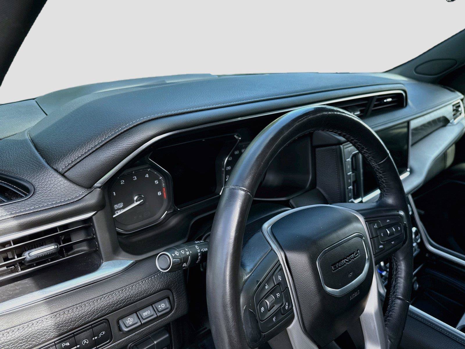 Used 2021 GMC Yukon Denali w/ Denali Premium Package AWD/4WD image 9