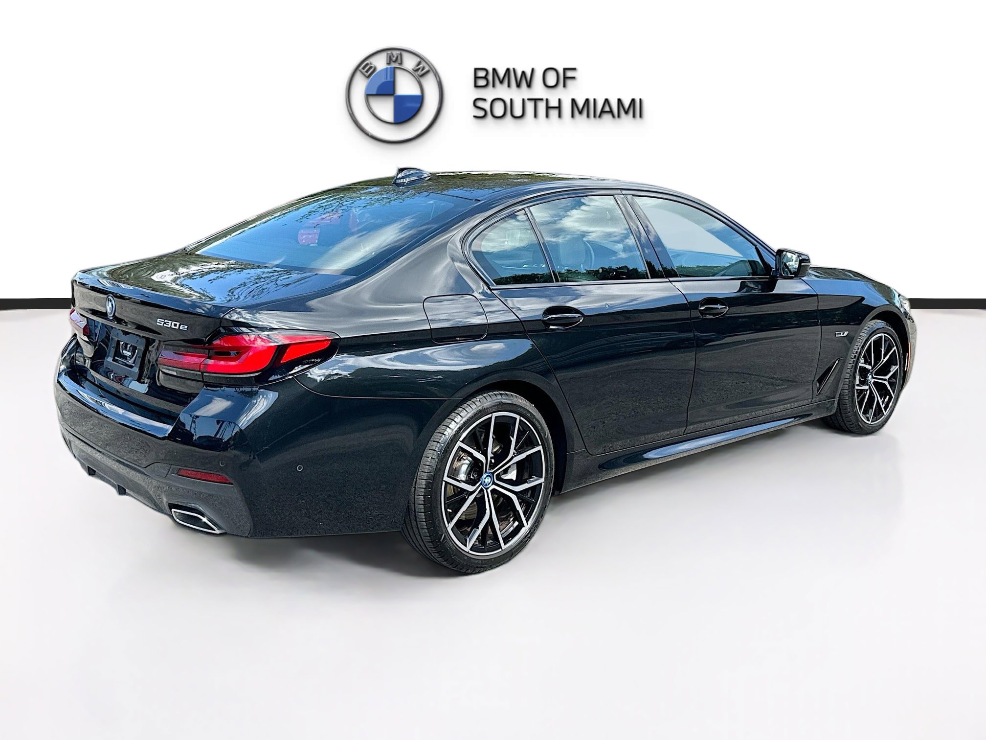Certified 2023 BMW 530e w/ M Sport Package image 7