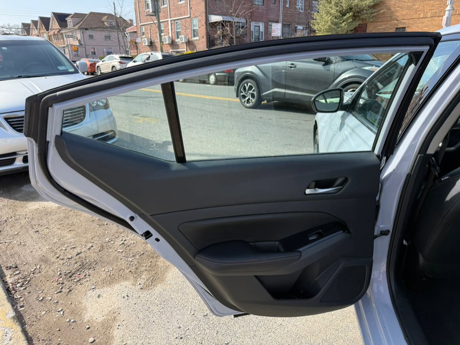 Used 2025 Nissan Altima 2.5 SR image 21