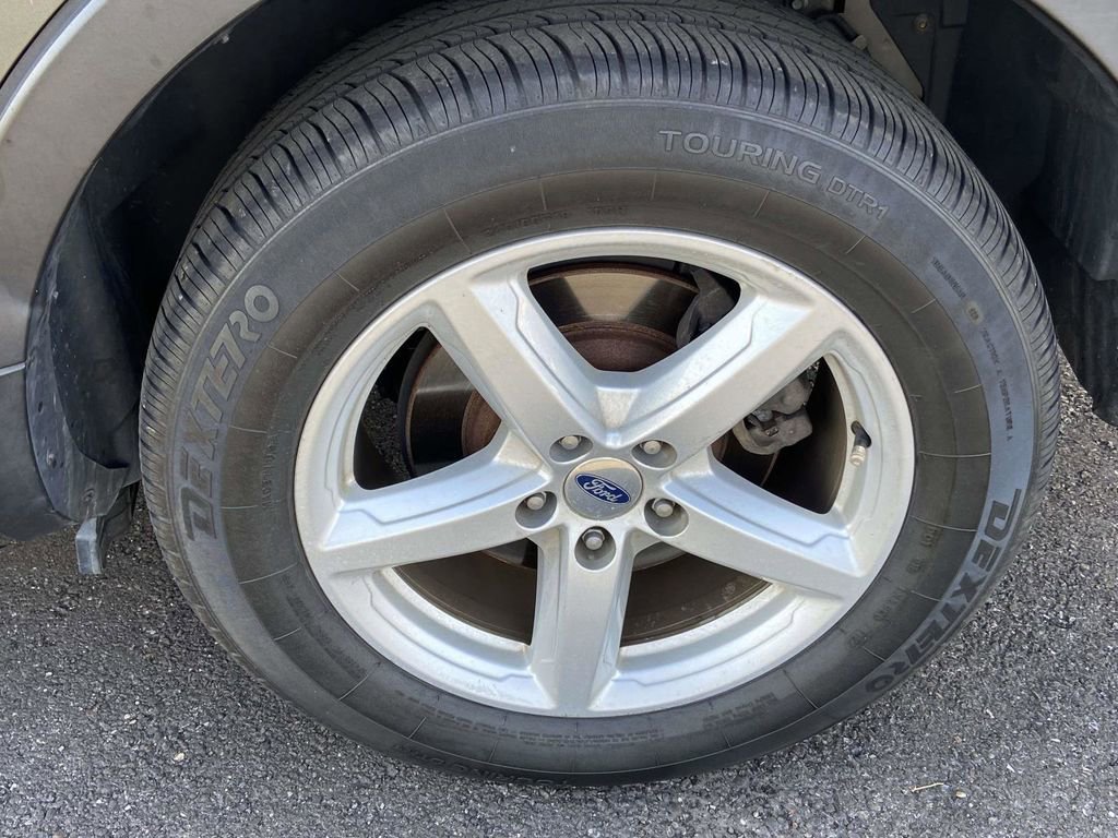 Used 2018 Ford Explorer XLT w/ Equipment Group 201A image 9