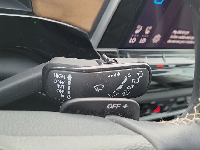 Used 2024 Volkswagen Atlas SE AWD/4WD image 17