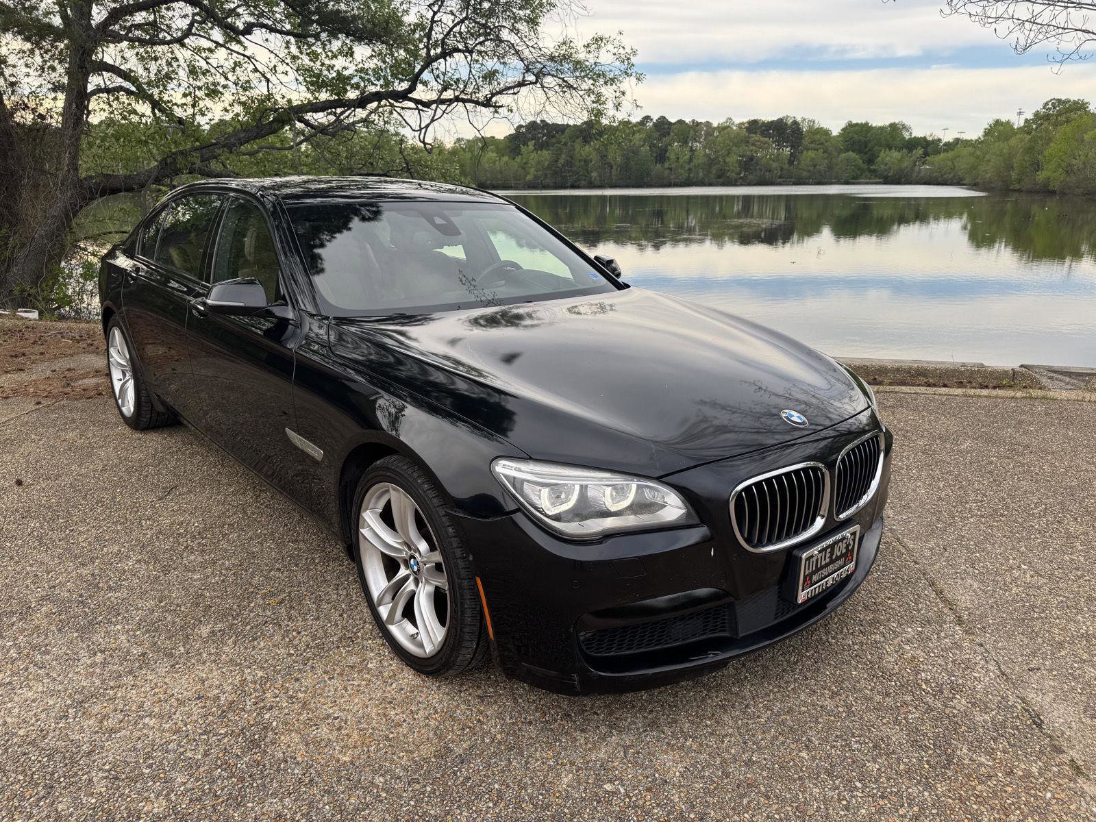 Used 2014 BMW 750Li image 2