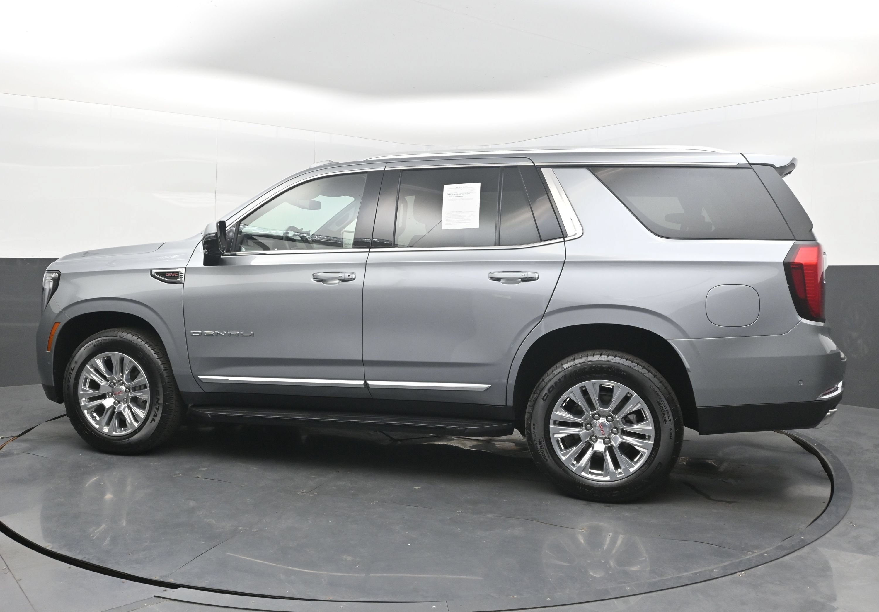 Used 2025 GMC Yukon Denali RWD image 7
