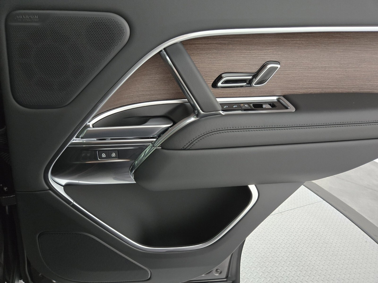 New 2025 Land Rover Range Rover SE image 19
