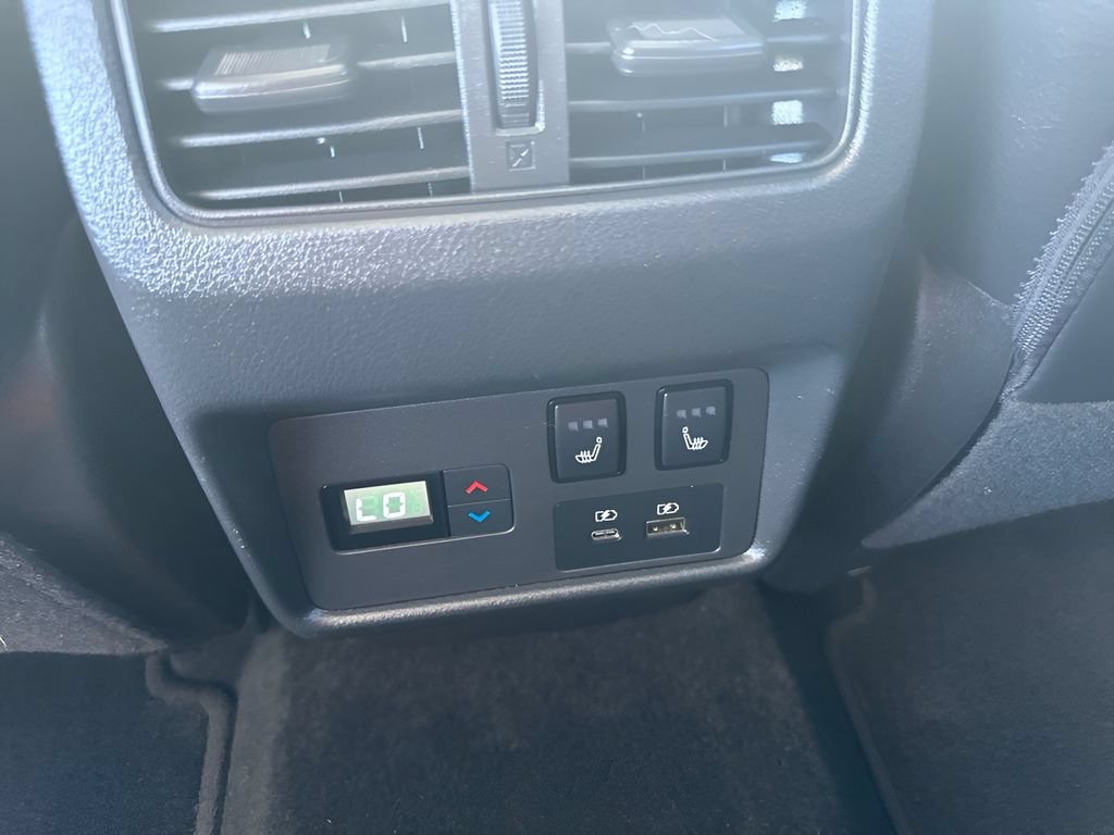 Used 2023 Nissan Rogue SL AWD/4WD image 21