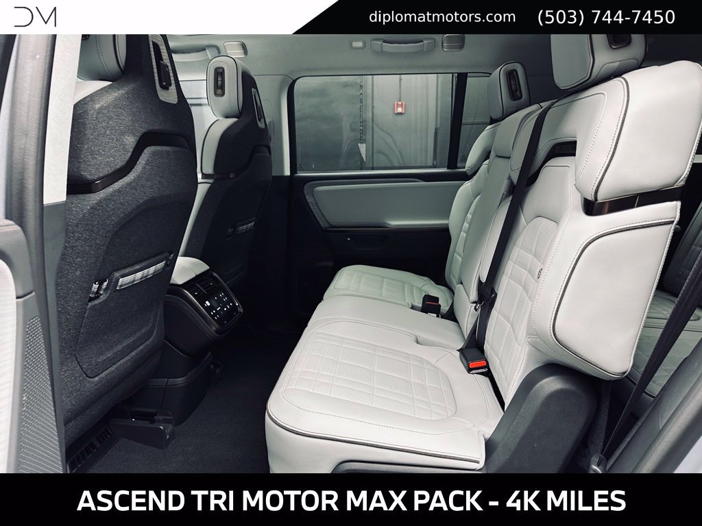Used 2025 Rivian R1S Premium Dual AWD/4WD image 25