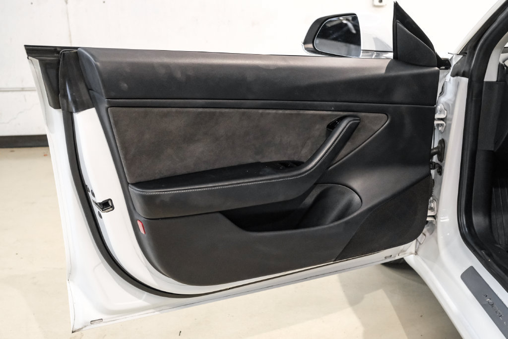 Used 2018 Tesla Model 3 Long Range RWD image 33
