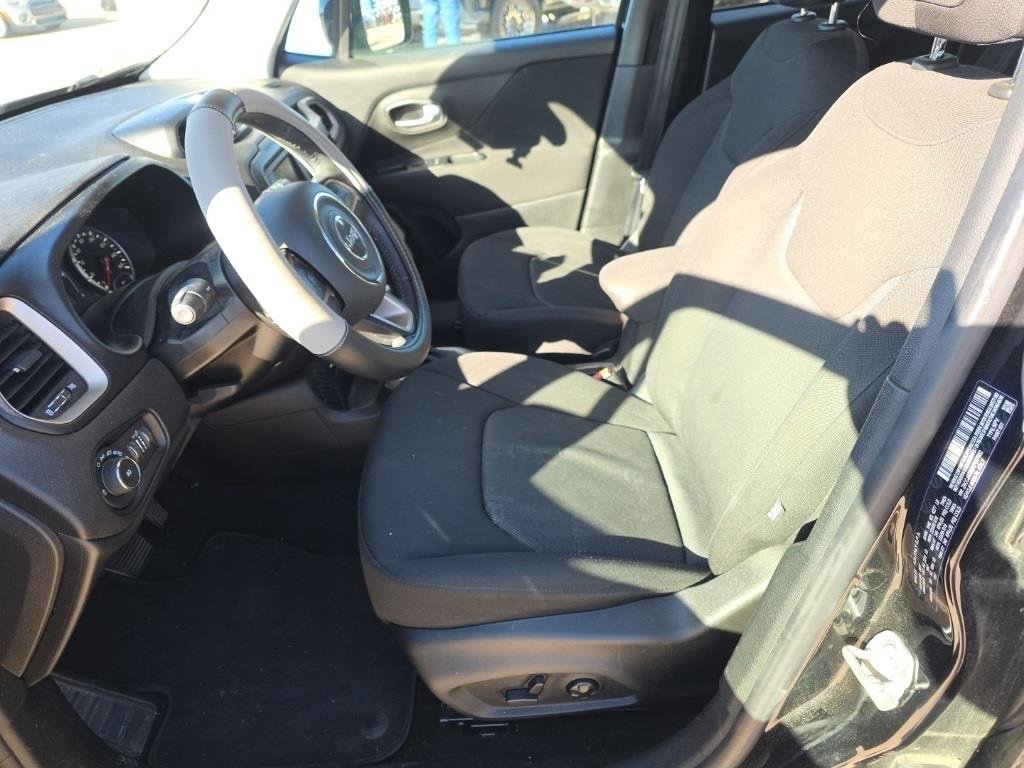 Used 2017 Jeep Renegade Latitude w/ Popular Equipment Group image 12