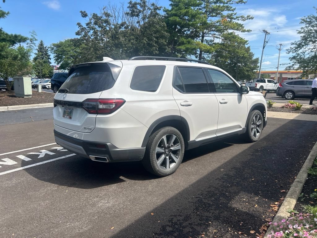 Used 2025 Honda Pilot Elite image 11