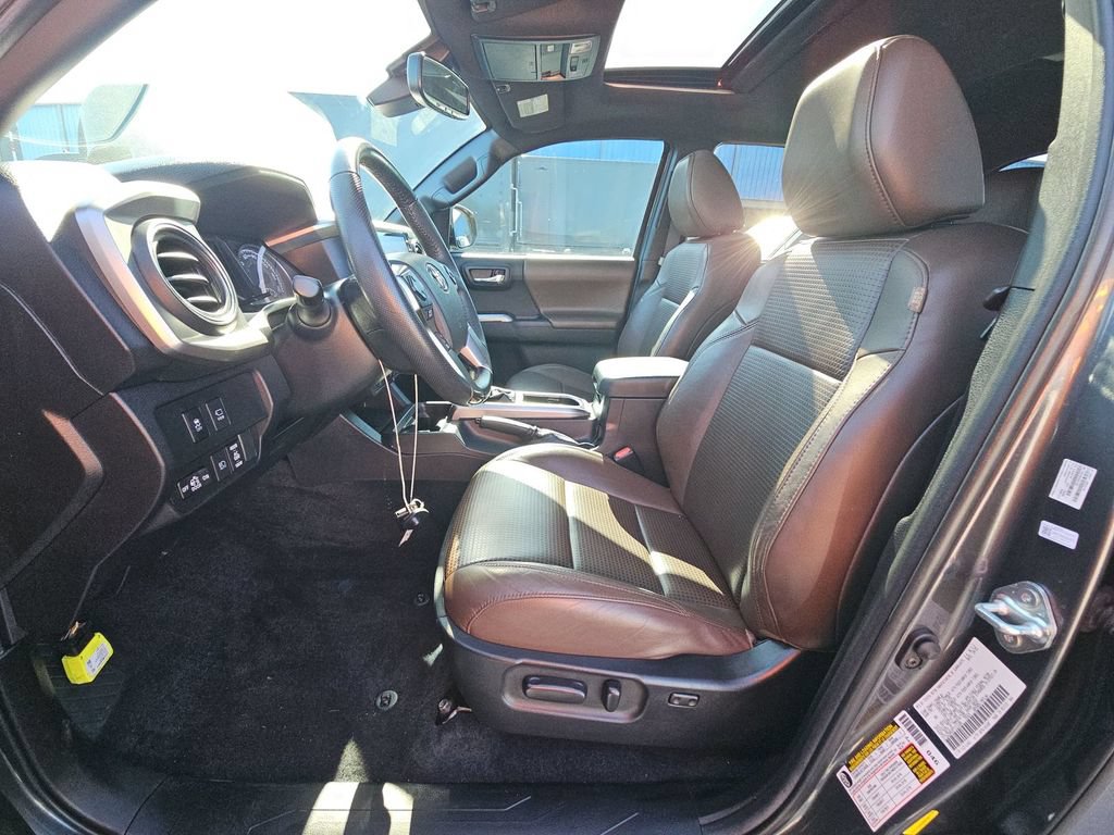 Used 2023 Toyota Tacoma Limited AWD/4WD image 3