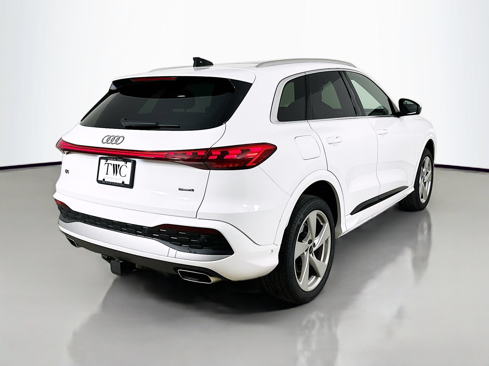 Used 2025 Audi Q5 Premium Plus w/ Premium Plus AWD/4WD image 5