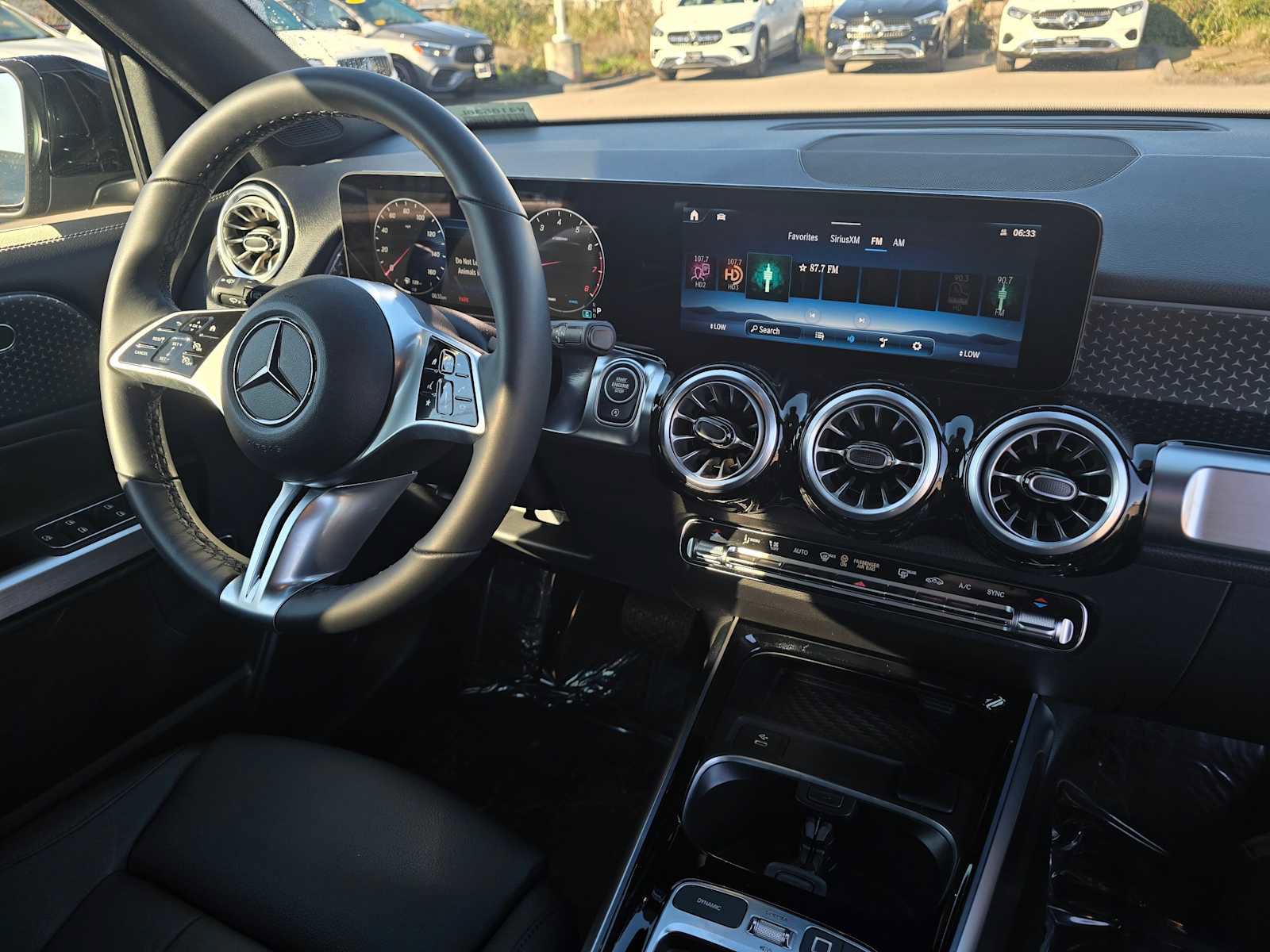 Used 2025 Mercedes-Benz GLB 250 4MATIC image 10