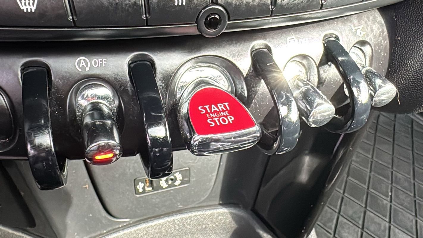 Used 2015 MINI Cooper 2-Door Hardtop FWD image 27