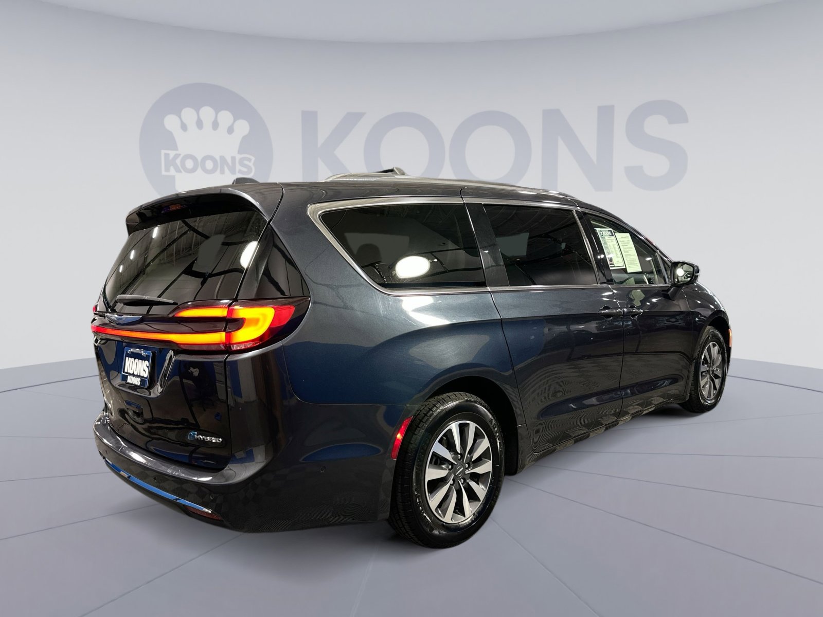Used 2021 Chrysler Pacifica Touring-L image 7