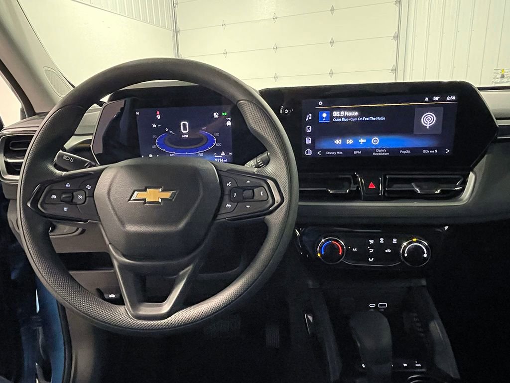 Used 2025 Chevrolet TrailBlazer LT AWD/4WD image 32