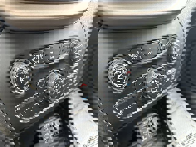 Used 2016 Jeep Cherokee Limited image 18