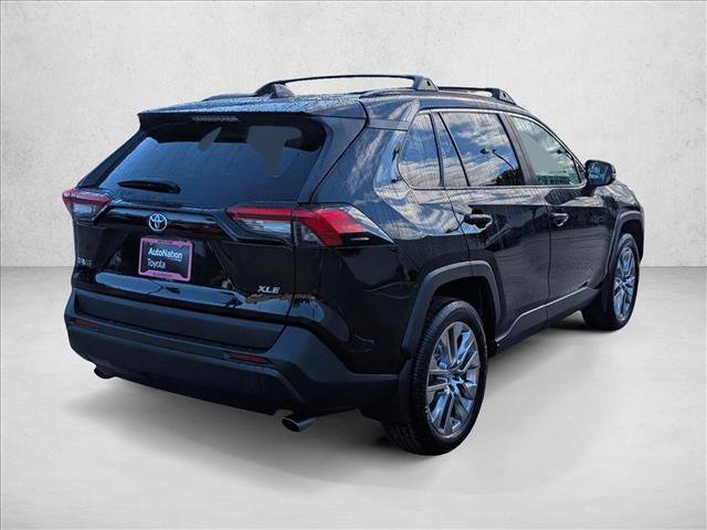 Used 2021 Toyota RAV4 XLE Premium image 5