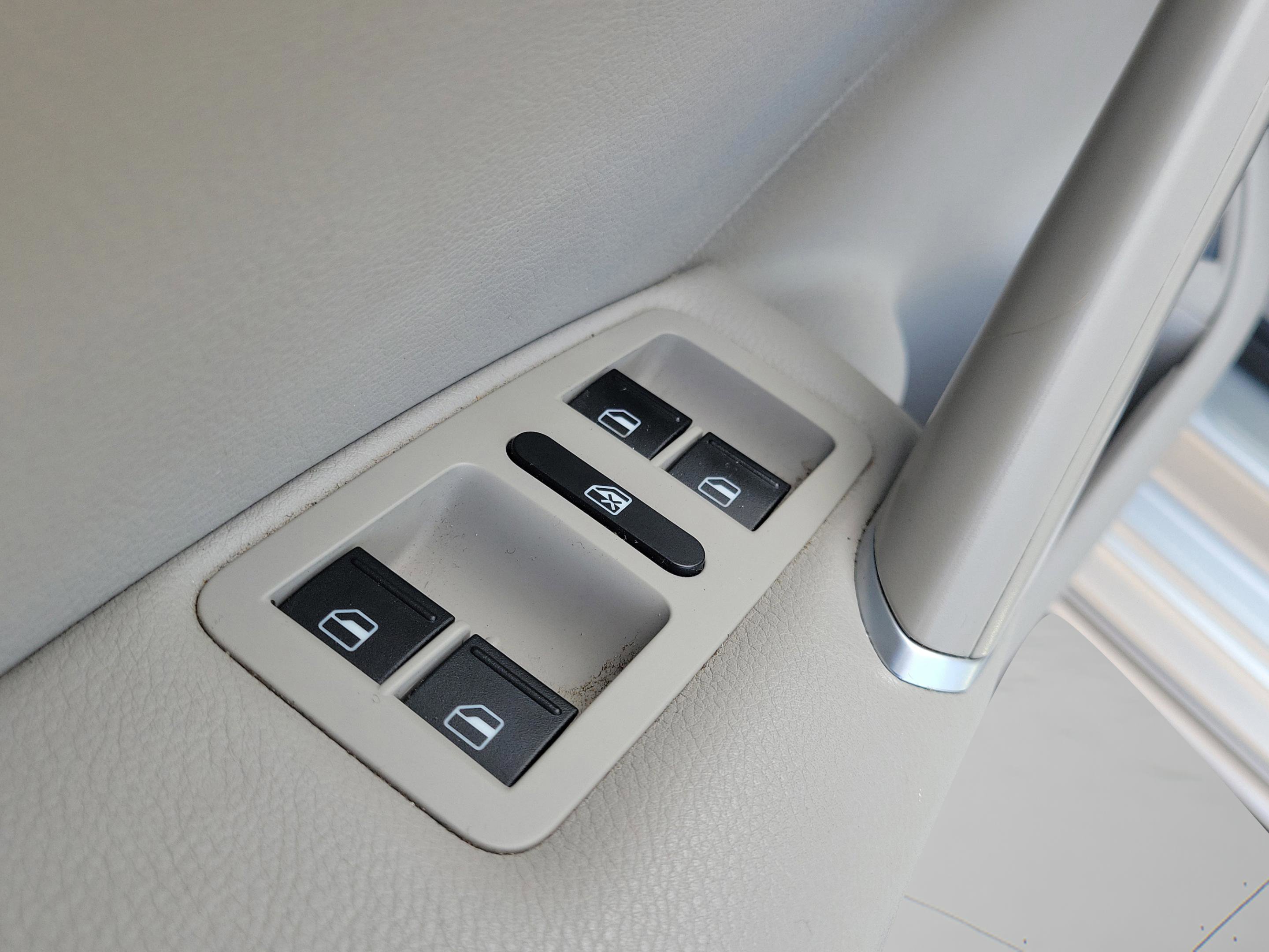 Used 2018 Volkswagen Passat 2.0T R-Line w/ R-Line Lighting Package image 17