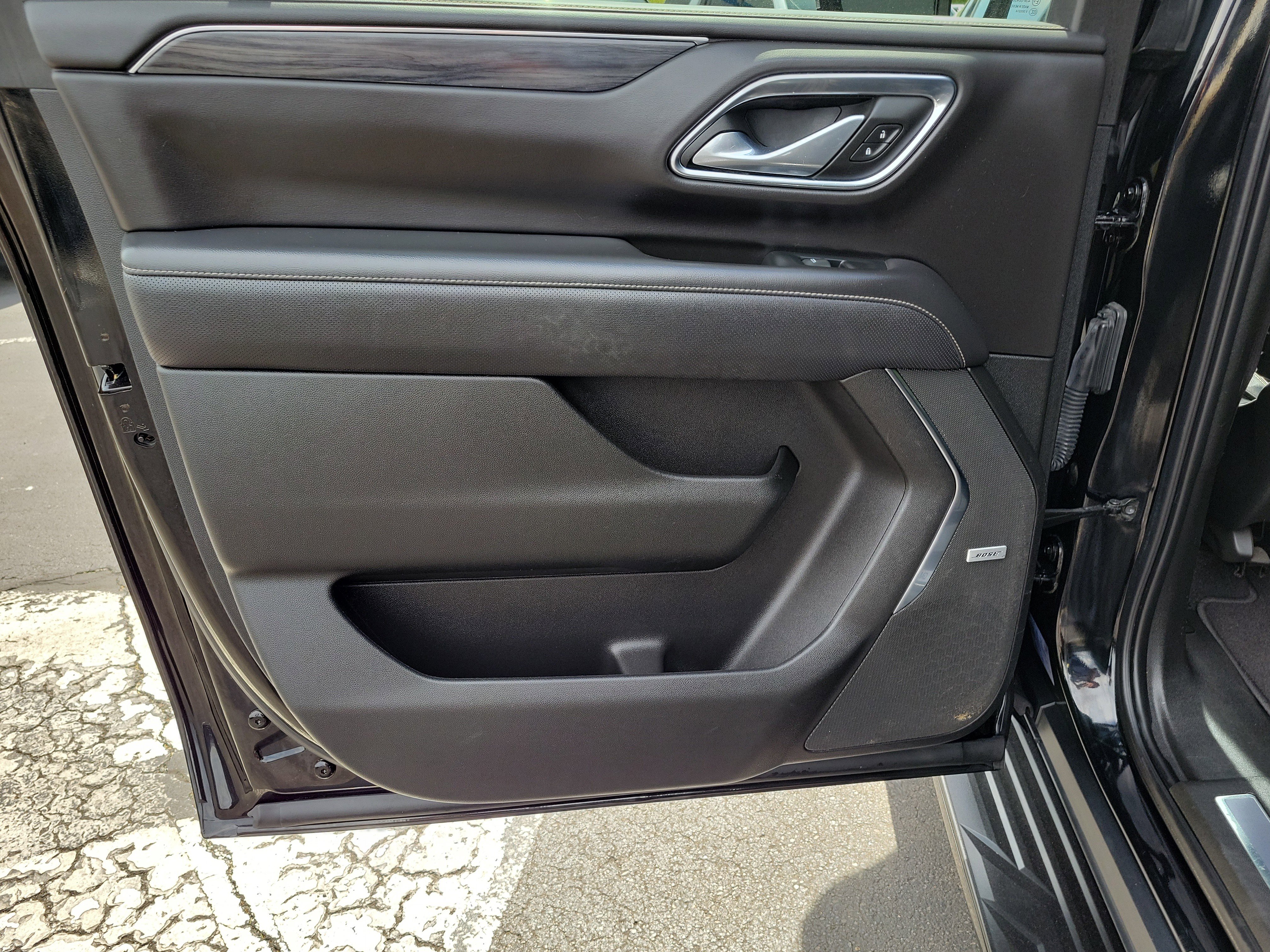 Used 2021 GMC Yukon XL SLT w/ SLT Premium Package image 15