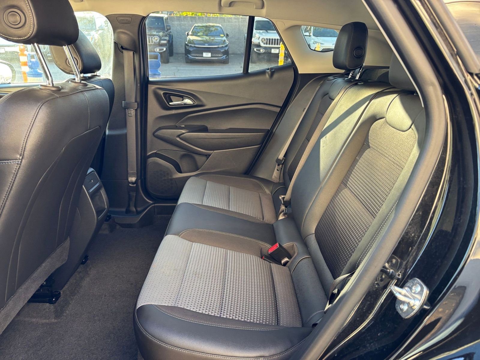 Used 2025 Chevrolet Trax LT w/ LT Convenience Package image 25