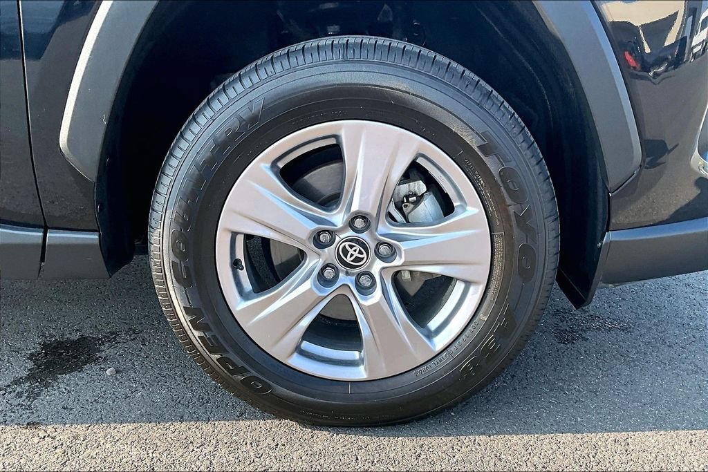 Used 2025 Toyota RAV4 XLE AWD/4WD image 9