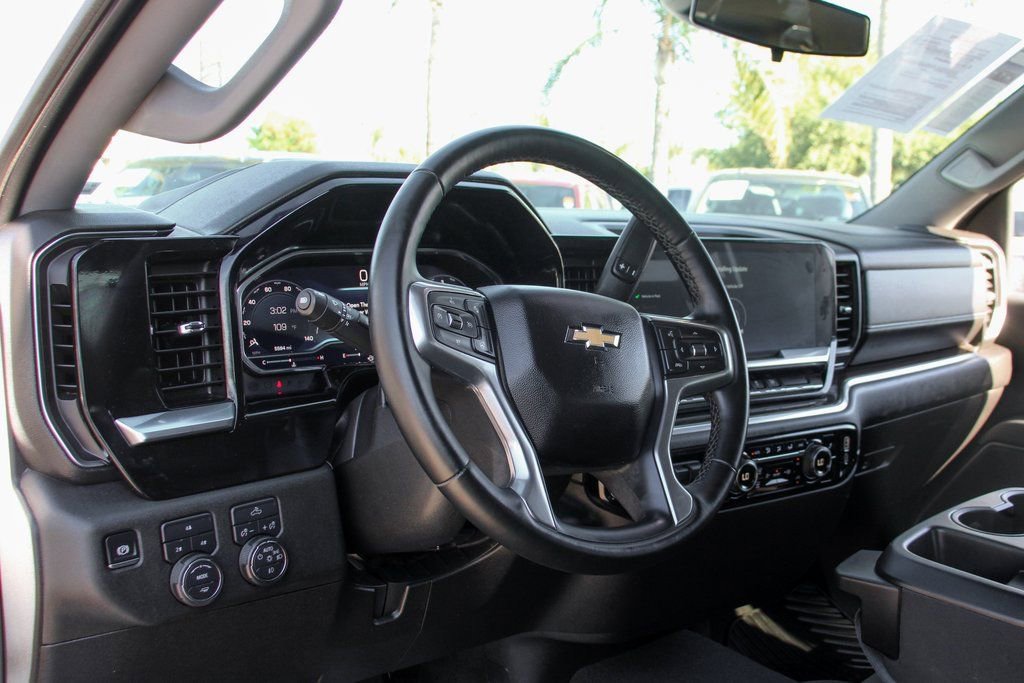 Used 2025 Chevrolet Silverado 2500 LT w/ Convenience Package image 17