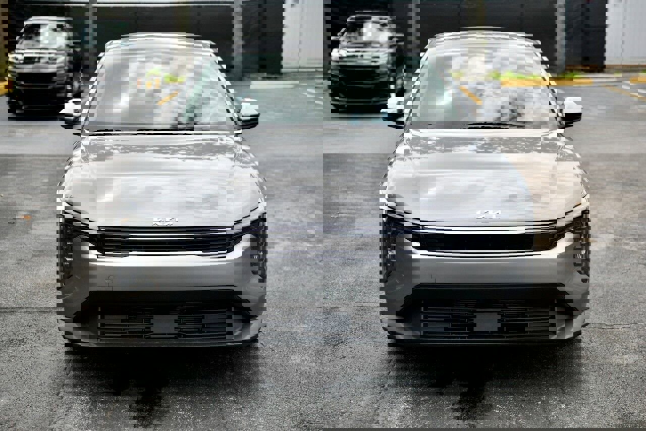 Used 2025 Kia K4 LXS image 2