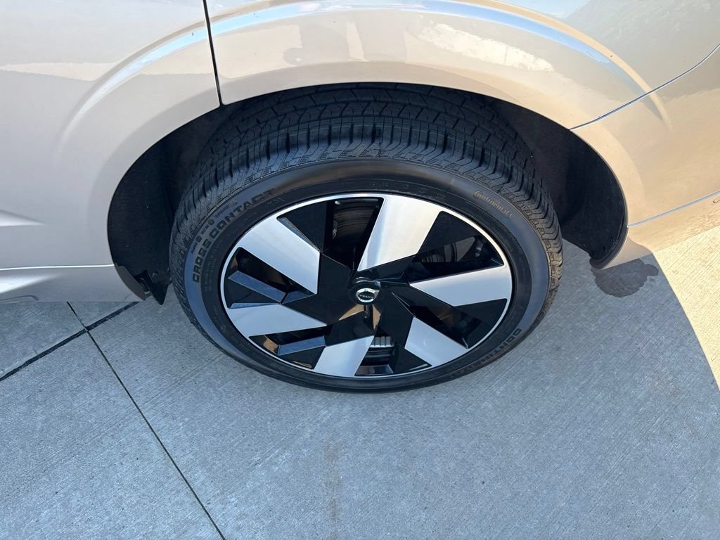 Certified 2025 Volvo XC60 T8 Ultra AWD/4WD image 14