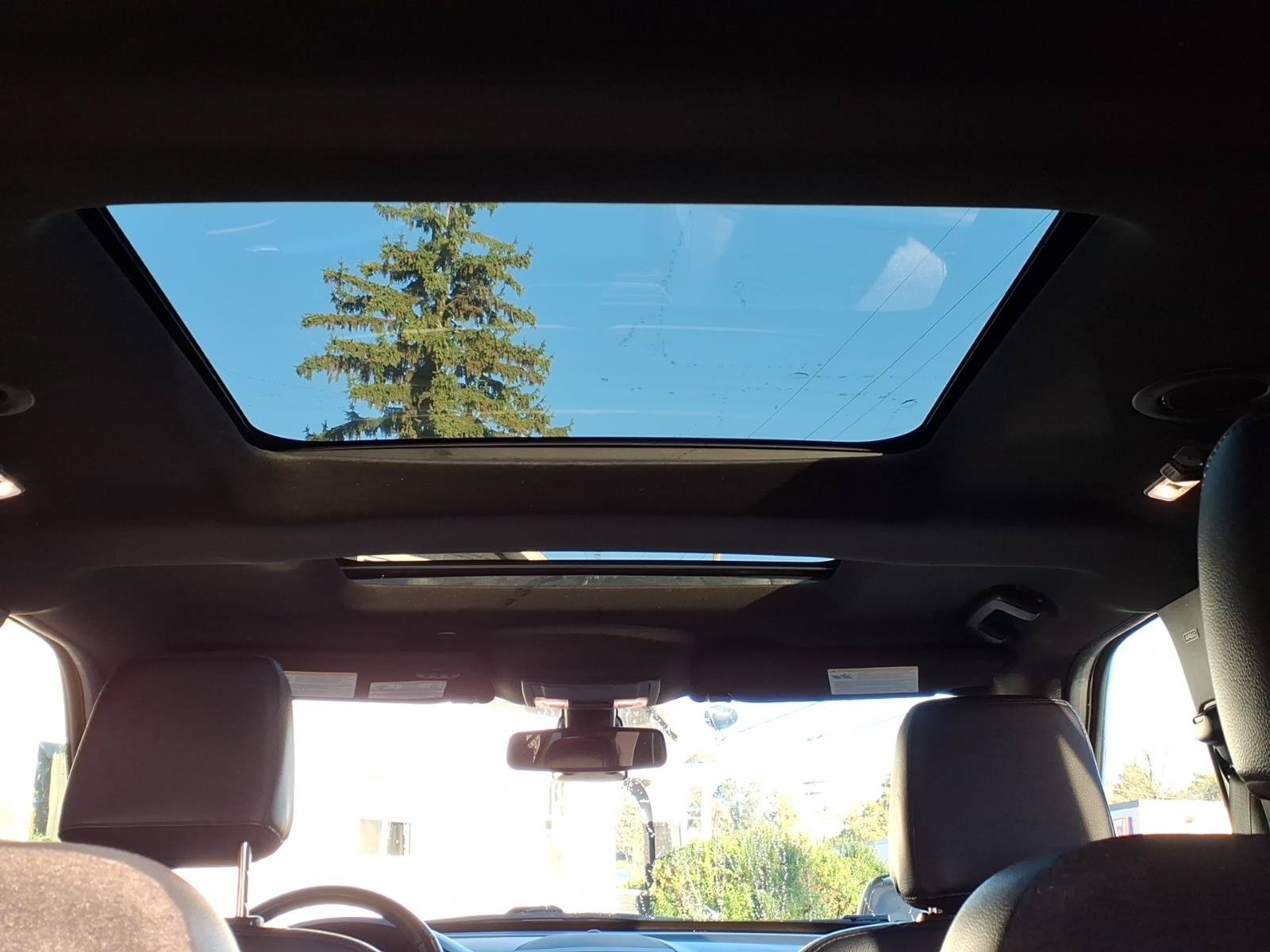 Used 2019 Ford Explorer XLT w/ Equipment Group 202A AWD/4WD image 7