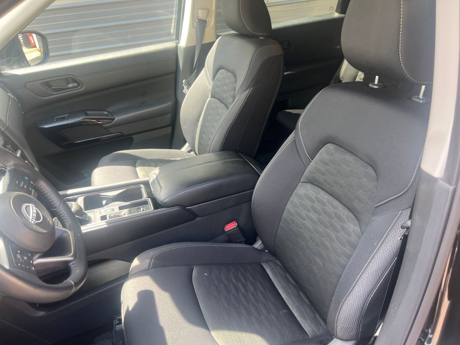 Used 2025 Nissan Pathfinder SV FWD image 36